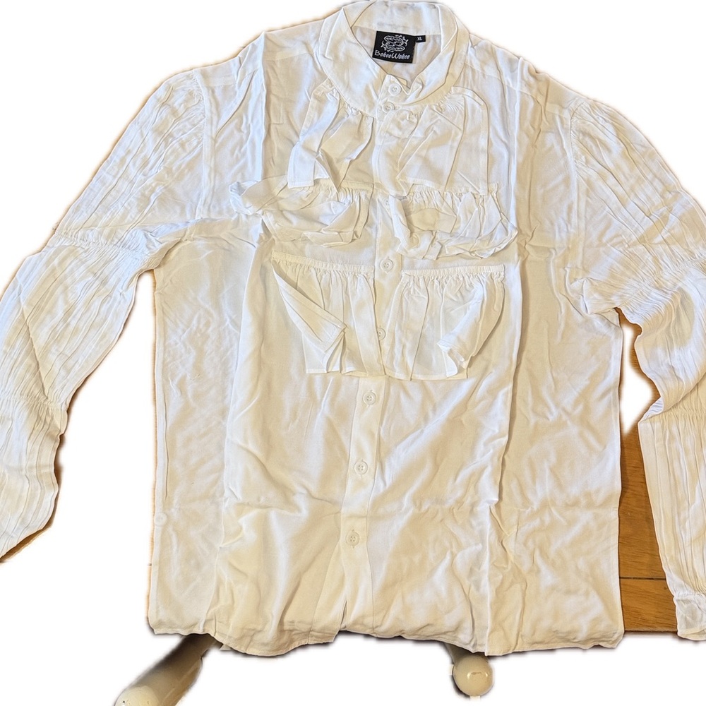 Bohee Wohee - (NWOT) white Long Short-Sleeve Ruffled blouse